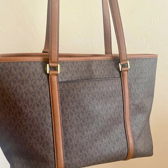 MICHAEL KORS 
Jet Set Travel Small Logo Top-Zip Tote Bag - Picture 3 of 3